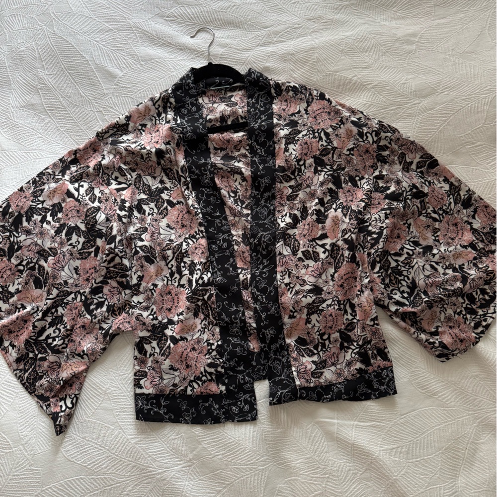 Kimchi Blue Black and Pink Floral Kimono